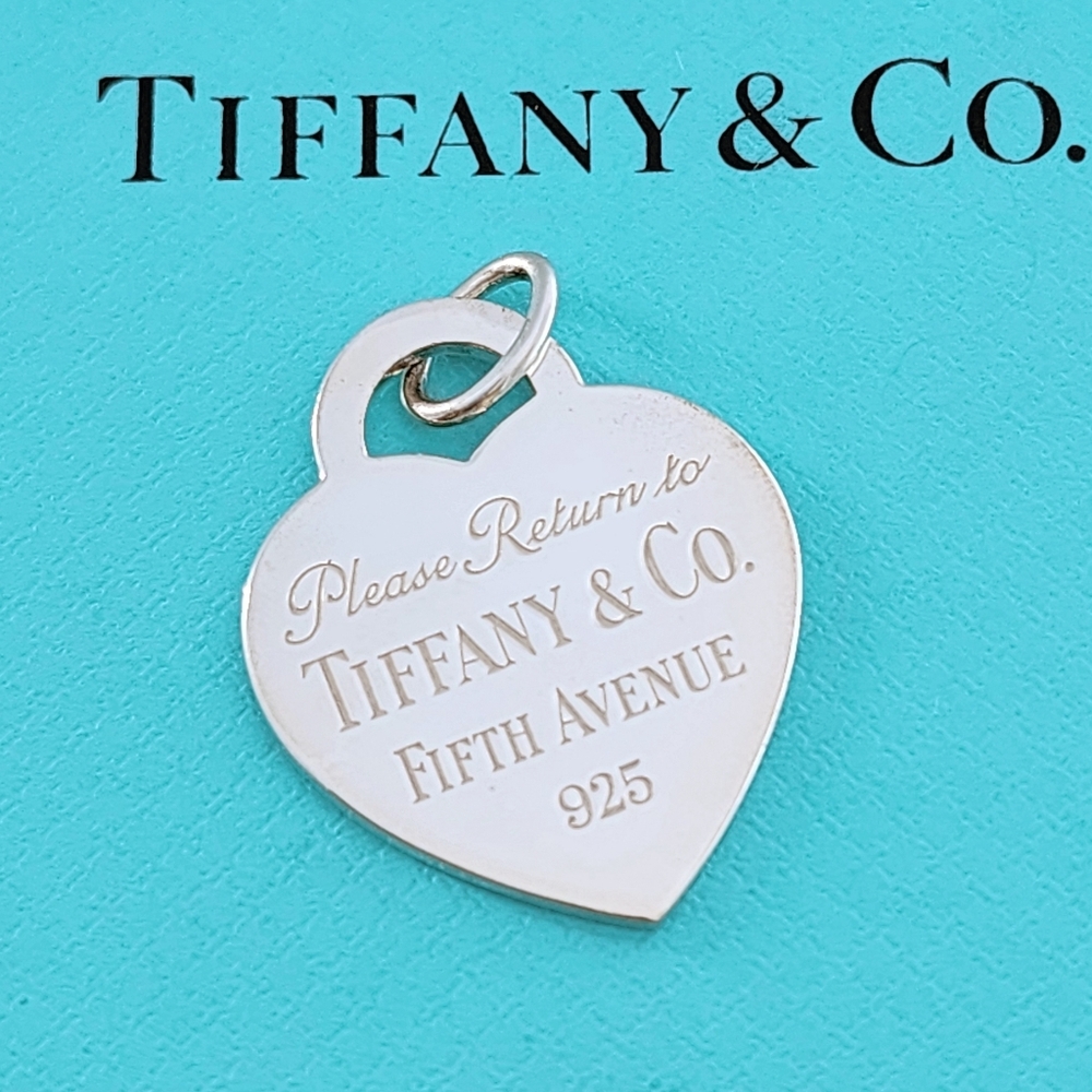 🔥RARE🔥Tiffany & Co. Fifth Avenue Heart Charm